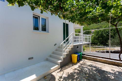 Villa Dida Dinko - Peaceful Getaway W/ Pool & Bbq