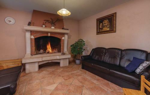 Villa Spacious Holiday Home With Private Pool In Brest Pod Uckom