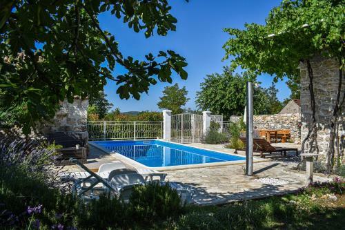 Stone House Kula Milica