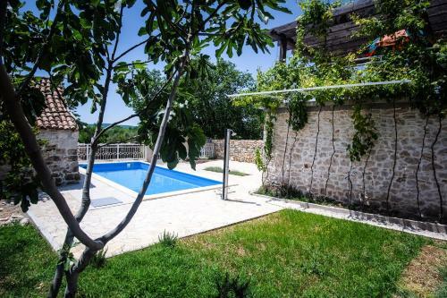 Stone House Kula Milica