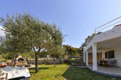 Apartment Tiara, Lun Close To The Beach