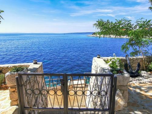 Holiday House "figurica" Lun