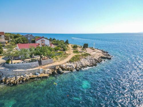 Holiday House "figurica" Lun