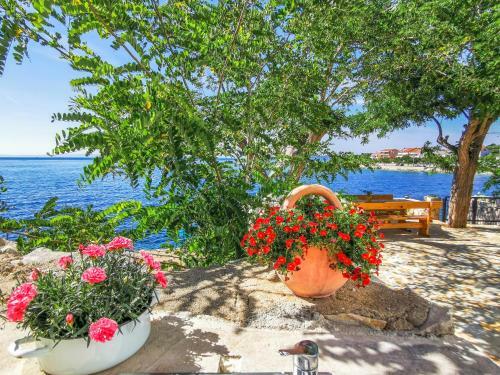Holiday House "figurica" Lun
