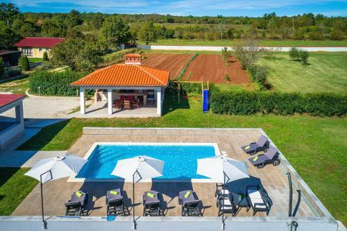 Luxury Villa Cherry In Natural Park