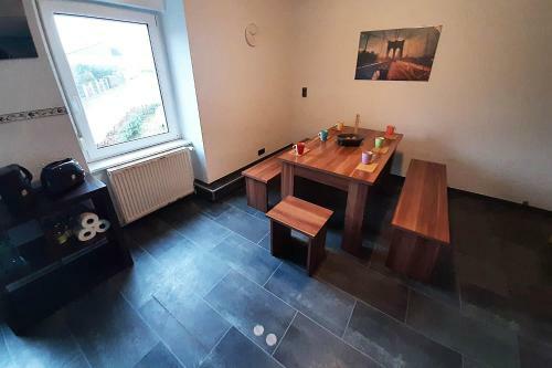 Cozy 4 Room Apartment In B�desheim
