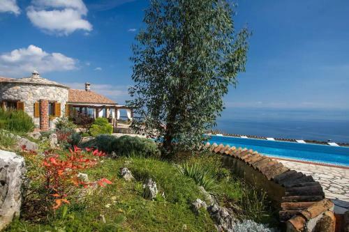 Villa Infinity