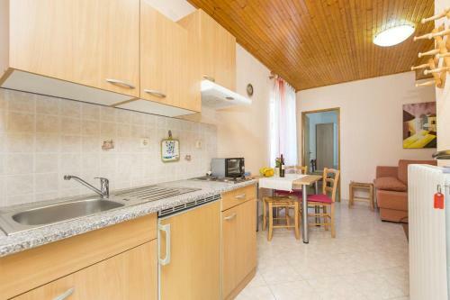Apartments With A Parking Space Vinez, Labin - 7471