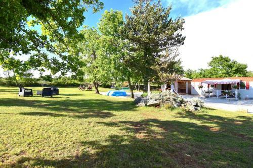 Summer Lodge On Spacious Ranch