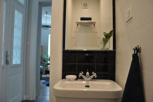 Deluxe Beachfront Apartment Klara, Lovran