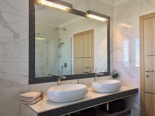 Luxury Apartments White Villa Violeta