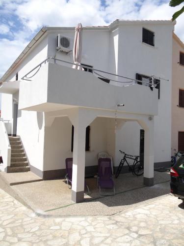 Apartments Besedi?