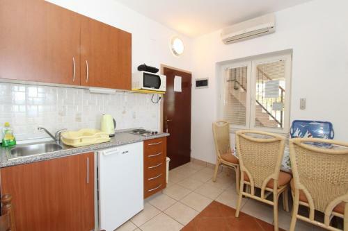 Apartments Mare-200 M From The Beach