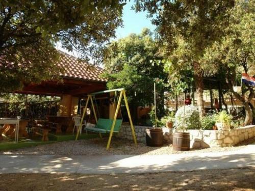 Apartments Mare-200 M From The Beach
