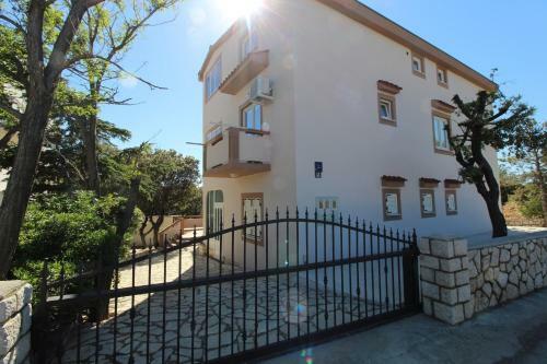 Apartments Mare-200 M From The Beach