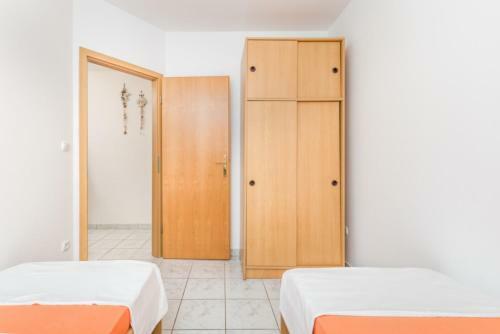 Apartments Cathy - 50m From The Beach
