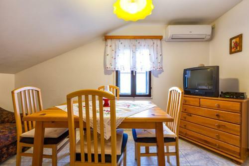 Hostal Apartments Nona, Mihola??ica