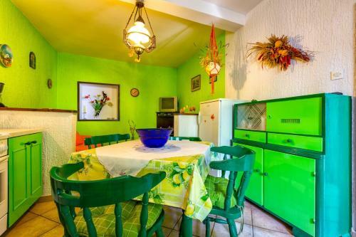 Hostal Apartments Nona, Mihola??ica