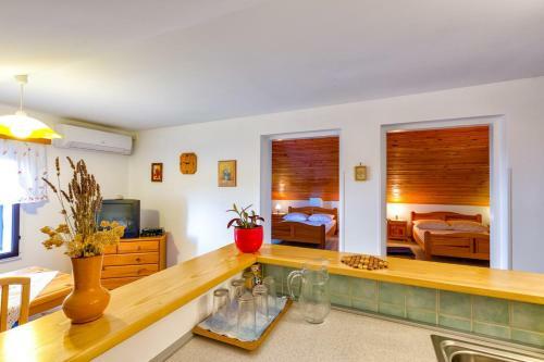 Hostal Apartments Nona, Mihola??ica