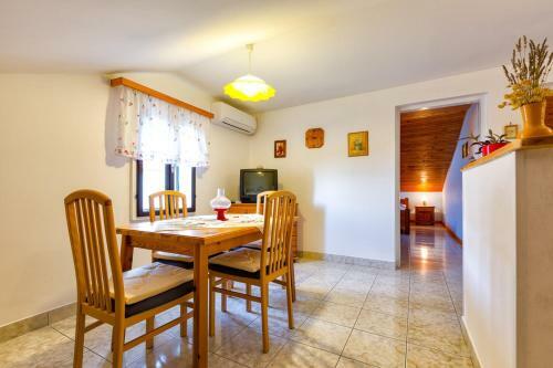 Hostal Apartments Nona, Mihola??ica