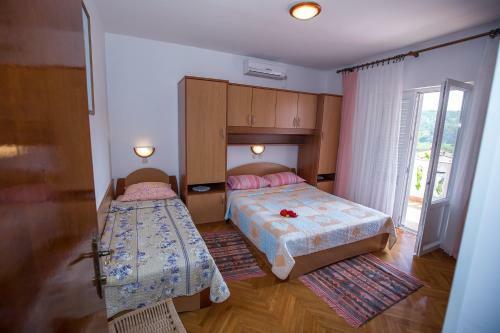 Hostal Lopar 239