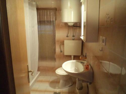 Apartments With A Parking Space Lopar, Rab - 17436