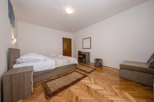 Paradise Apartments