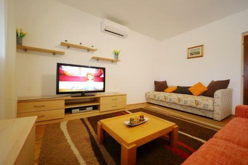 Apartments By The Sea Molat - 18433