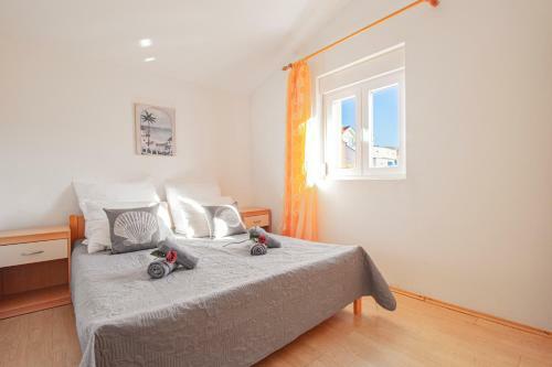 Apartments With Mountain And Seaview