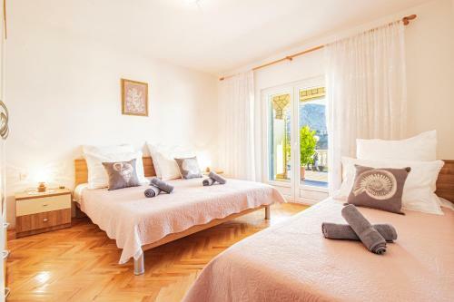 Apartments With Mountain And Seaview