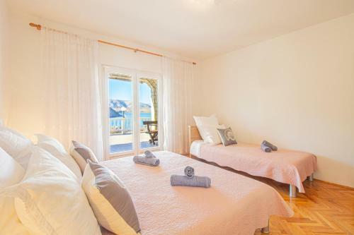 Apartments With Mountain And Seaview