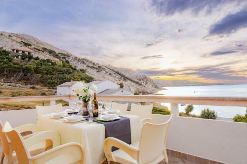 Family-friendly Apartment On The Beach With Sea View