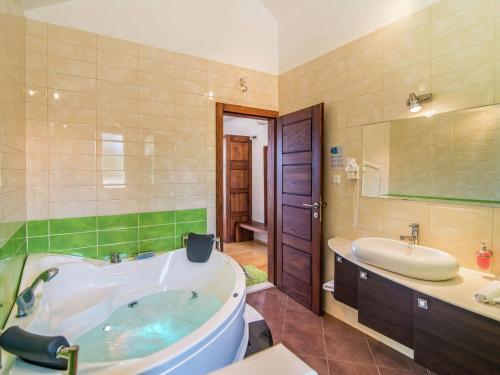 Lavish Villa With Pool In Supetar Croatia