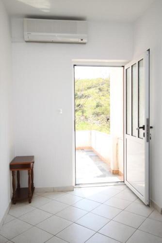 Apartment Metajna 527f