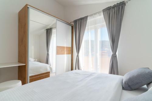 Apartments Lux 3 - Heated Pool