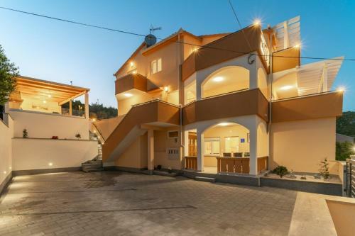Apartments Lux 3 - Heated Pool