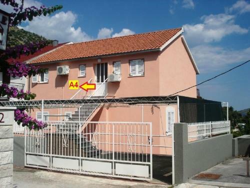 Apartments An?elka - 50 M From Beach