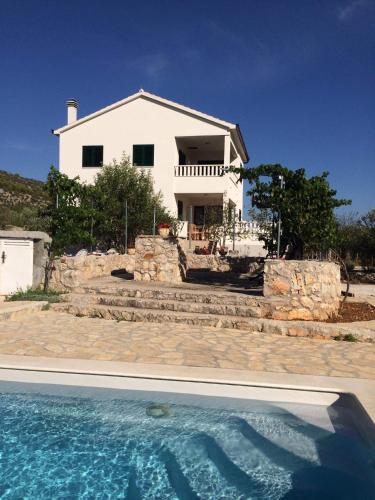 Villa Emari