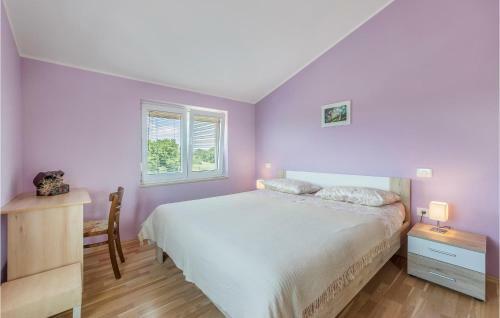 Stunning Apartment In Muntic With 3 Bedrooms