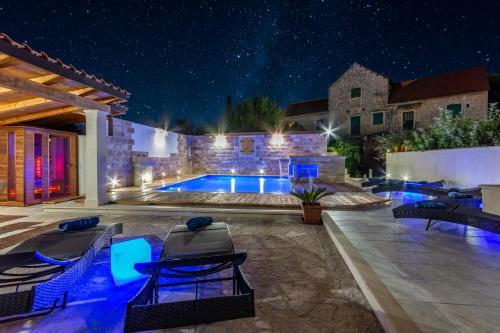 Luxury House David