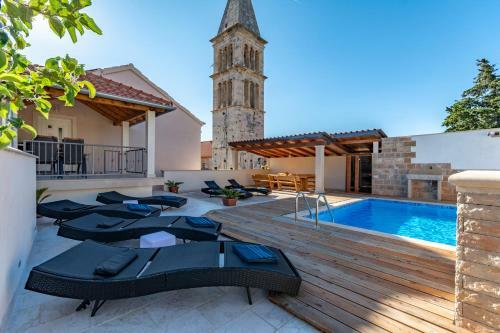 Luxury House David
