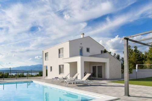 New Villa Buterin With Heated Pool