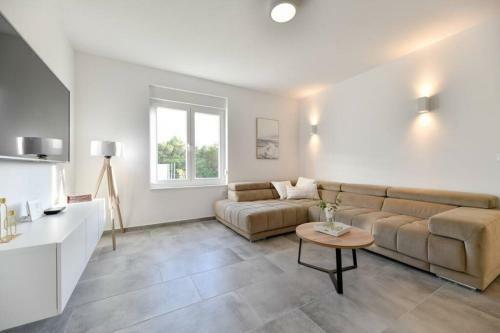 New Villa Buterin With Heated Pool