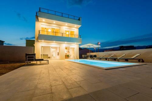 Villa Lele - Peace, Mountain & Sea View, Heated Pool