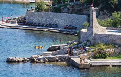 Stunning Home In Novigrad With Wifi And 2 Bedrooms