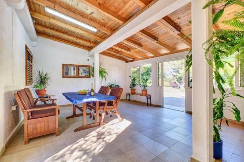 Apartment Nerezine 8049b