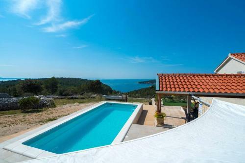 Isolated Paradise Adio Mare Milna Bra?