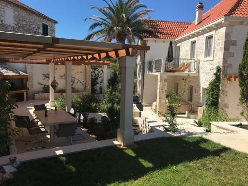 Olife Villa Milna