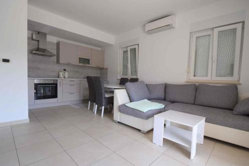 Apartment In Omisalj/insel Krk 35666