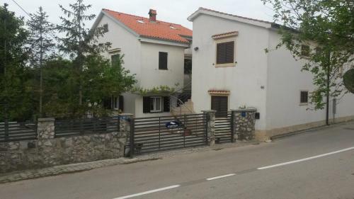 Apartmani Bo?i?-omi?alj
